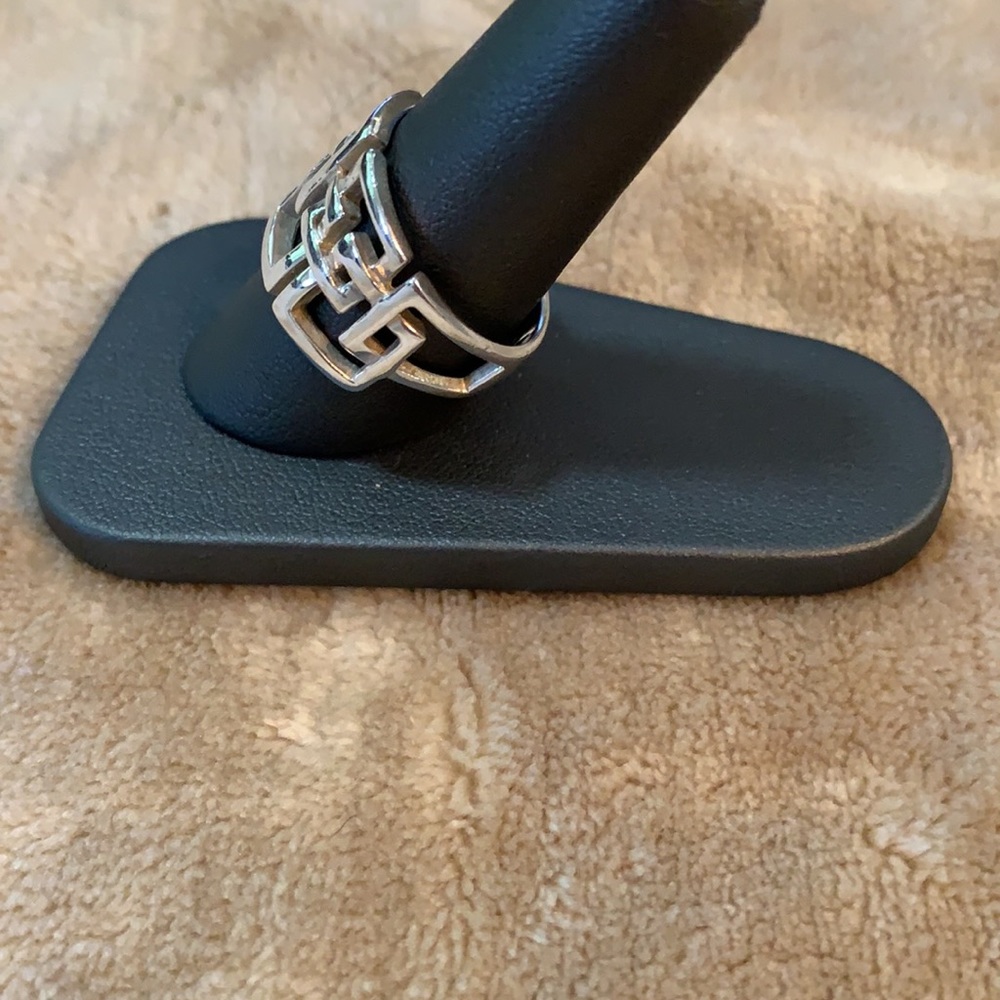 Silver ring - Picture 2 of 7